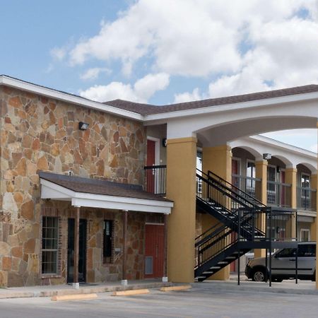 Super 8 By Wyndham San Antonio Near Fort Sam Houston Dış mekan fotoğraf