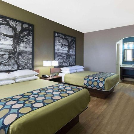 Super 8 By Wyndham San Antonio Near Fort Sam Houston Dış mekan fotoğraf