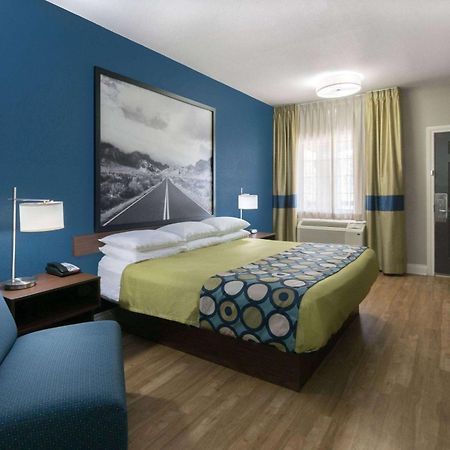 Super 8 By Wyndham San Antonio Near Fort Sam Houston Dış mekan fotoğraf