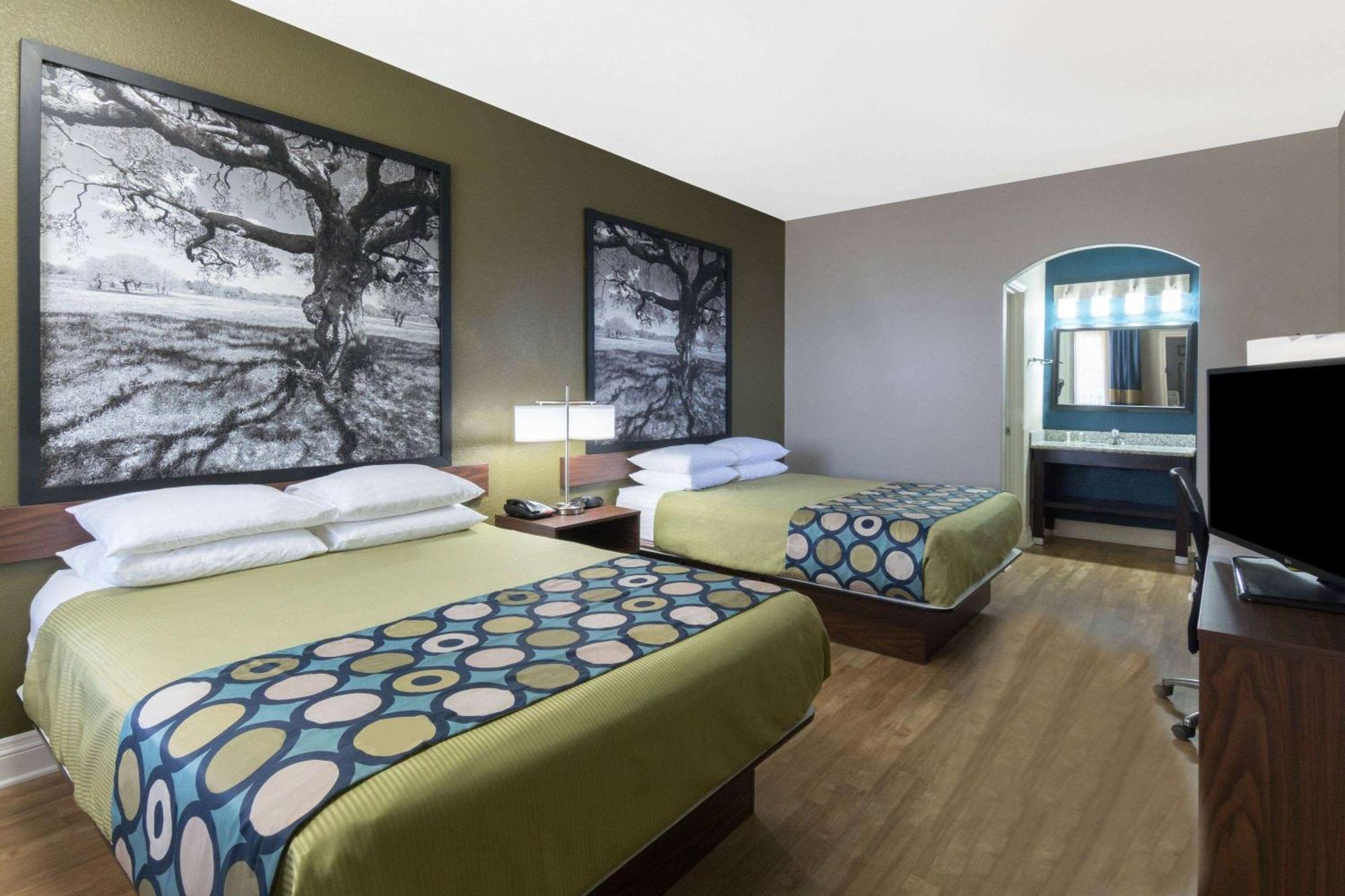 Super 8 By Wyndham San Antonio Near Fort Sam Houston Dış mekan fotoğraf